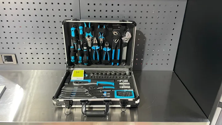 Werkzeugkoffer mit mehrteiligem Werkzeug-Sortiment